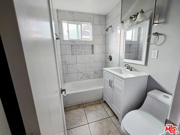 7419 Woodley Ave #1 — Photo 9