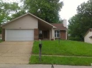 5380 Springtrail Dr, Florissant, MO 63033