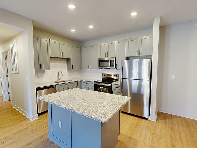 Remington Lake Apartments — Photo 32