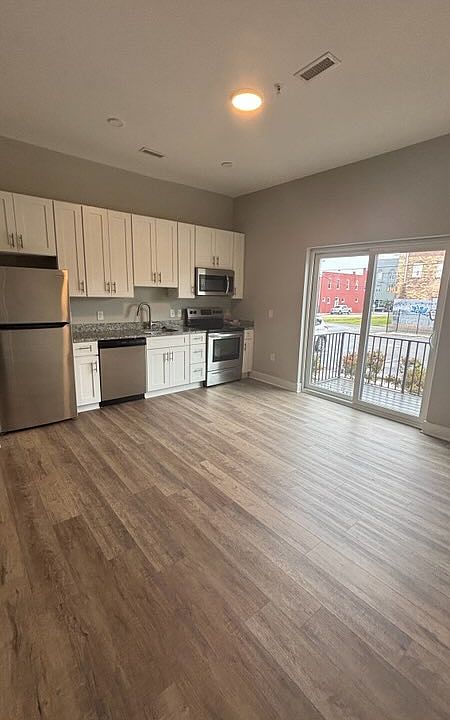 1st image of 1510 Bainbridge St #105