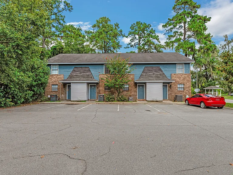 Royal Dutch Villas Townhomes — Photo 9