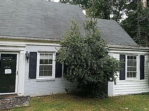 2nd image of 1014 Oakwood Ct