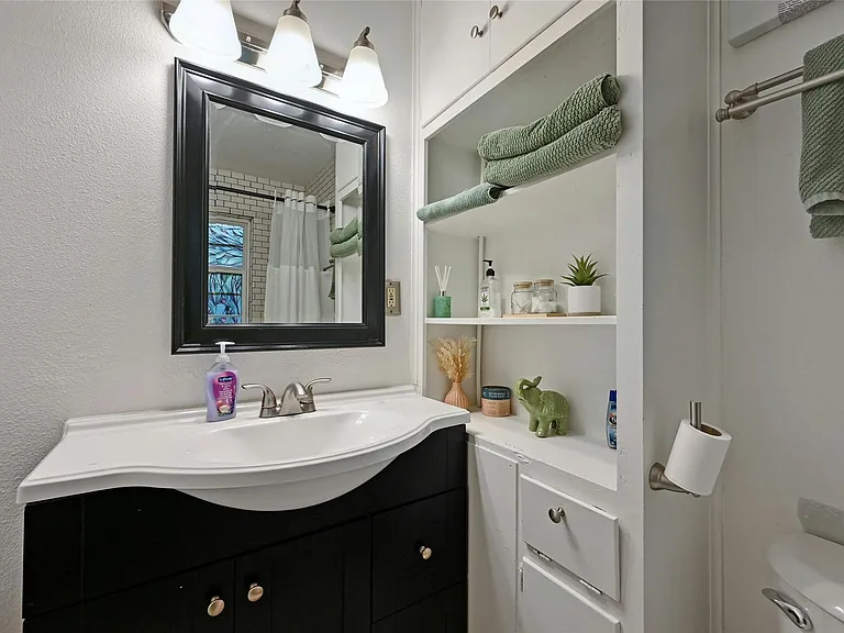 1103 Kenwood Ave #B — Photo 10