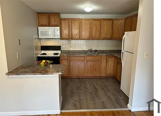 64 Dell Ave — Photo 6
