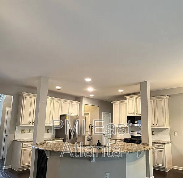 422 Live Oak Pass — Photo 7