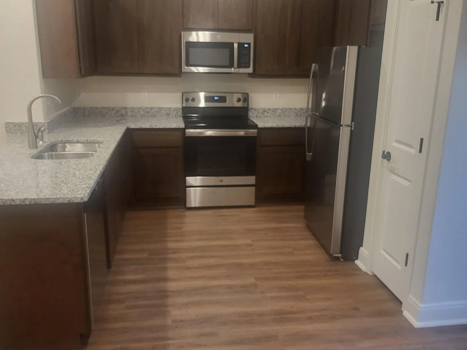 3 bed, 2.5 bath, 1357 sqft, $1,800 — Photo 4