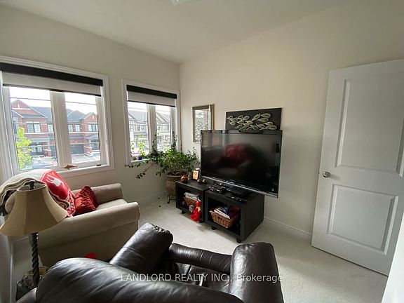 5th image of 581 Barons St