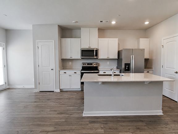 4th image of 212 Dale Mires Ln