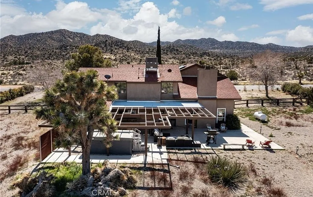 5 bed, 2.5 bath, 2385 sqft, $3,950 — Photo 3