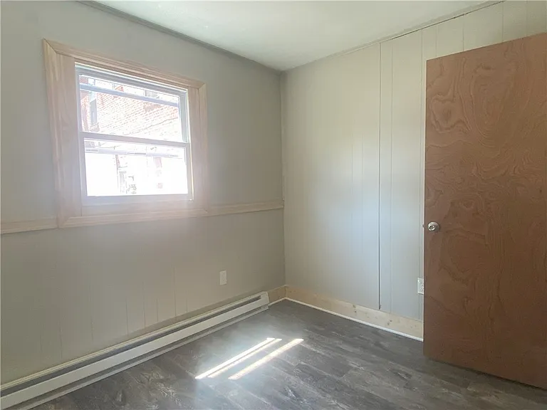 201 Irving Ave — Photo 11