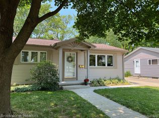 1313 N Oak St W, Rochester, MI 48307