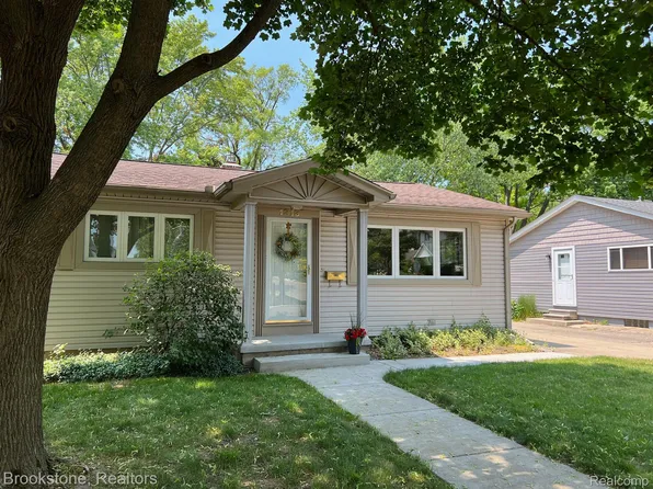 1313 N Oak St W, Rochester, MI 48307