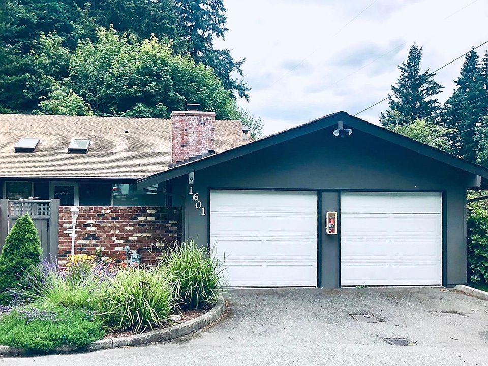 Newly painted exterior. Front entrance. End unit. Only unit with double garage.