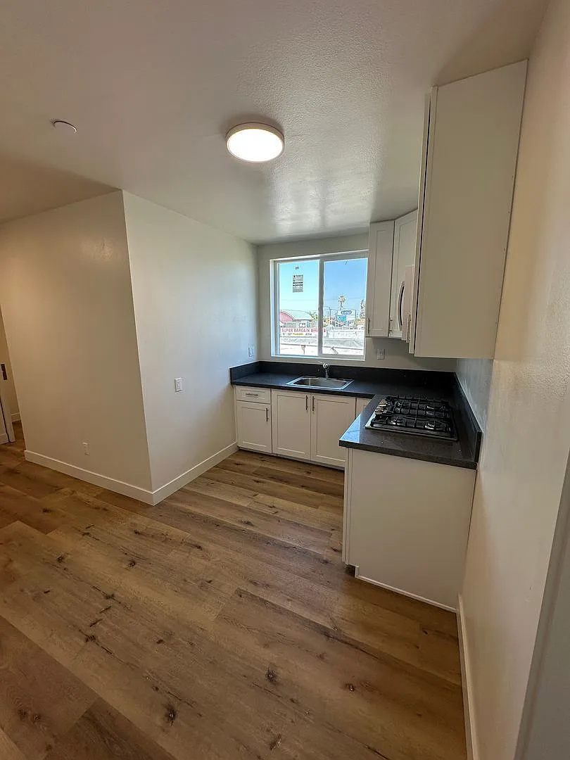 2 bed, 1.0 bath, 570 sqft, $2,595 — Photo 3