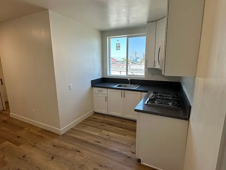 10914 S Main St #202 — Photo 3