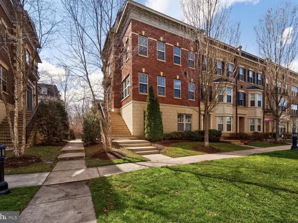 712 Sentry Sq, Oxon Hill, MD 20745