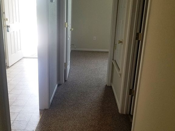 5th image of 306 Janelle Dr APT B