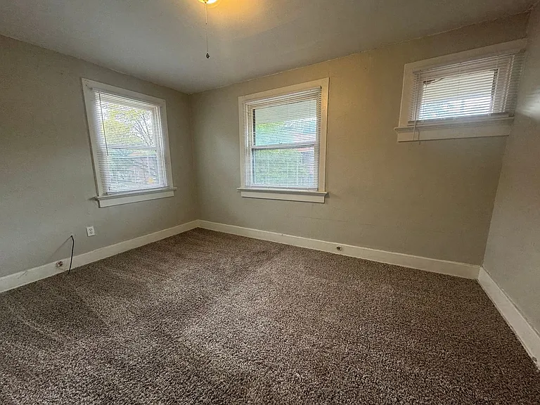 412-414 Five Oaks Ave — Photo 9