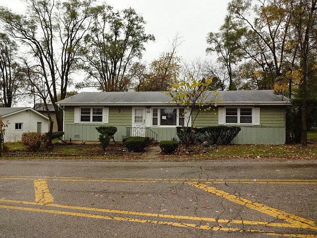 1st image of 1422 Round Lake Dr