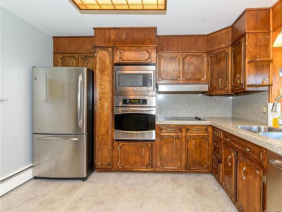 3rd image of 405 Moorestown Dr