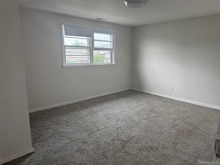 124 Parkdale Dr — Photo 1