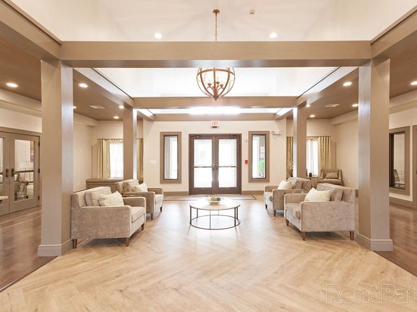 Axis at Lakeshore | 4100 Summit Dr, Bridgewater, MA