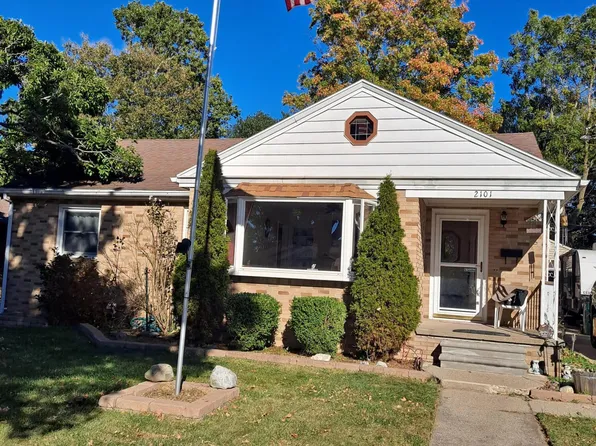 2101 Pamela Pl, Lansing, MI 48911