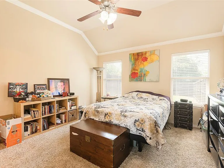 2133 Colby Ln — Photo 11