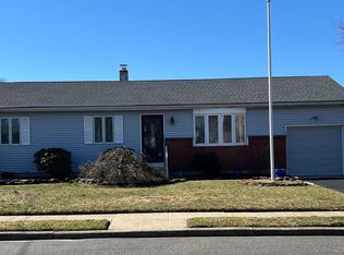 9 Rockroyal Rd, Hamilton, NJ 08620