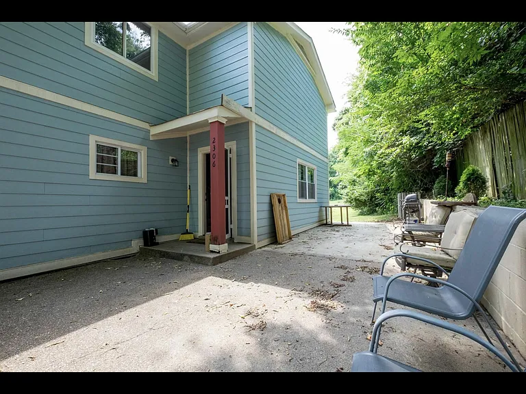 2306 Oak Ct — Photo 11