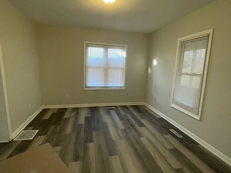 400 White St — Photo 16