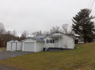 195 Walker St, Ghent, WV 25843