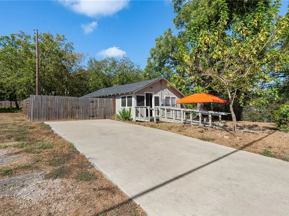1211 W 18th St, Bryan, TX 77803