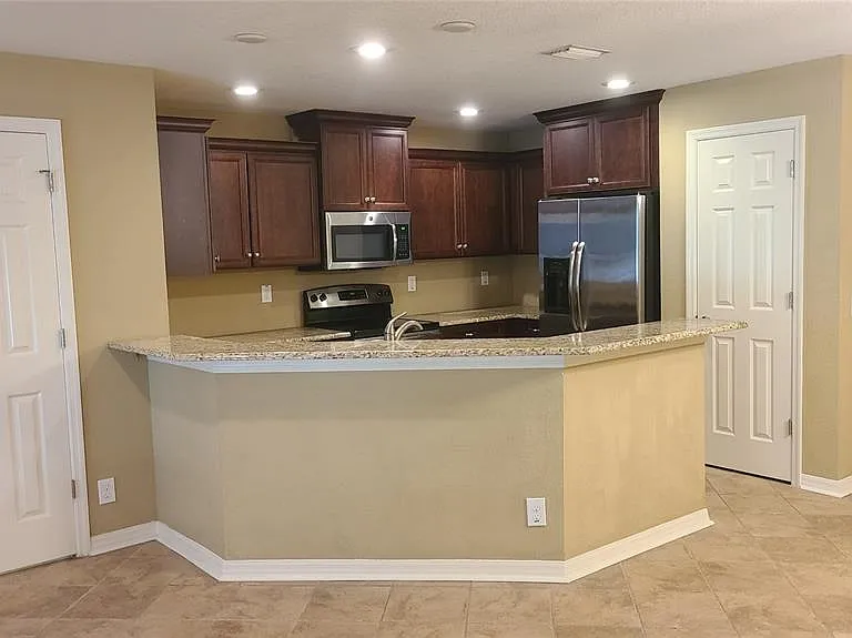 2914 Royal Tuscan Ln — Photo 12