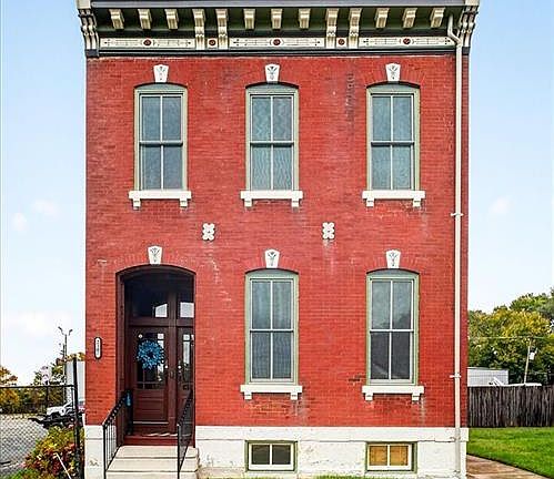 2nd image of 2307 Sidney St