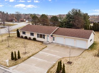 789 Ethan Allen Dr, Howards Grove, WI 53083