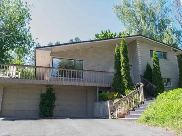 535 SW Walnut St — Photo 1