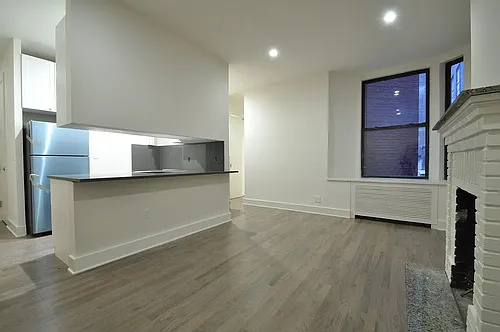 121 Madison Ave Photo 1