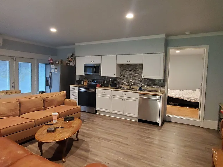 1815 Greenwood Dr — Photo 5
