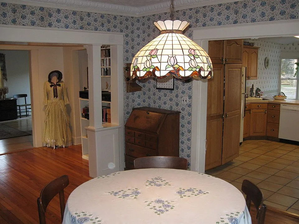 DR with Tin Ceiling