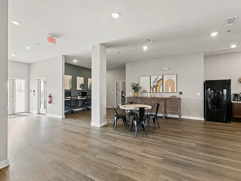 Agave East Apartments — Photo 15