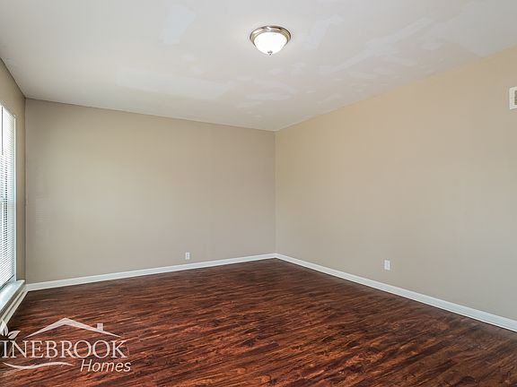 4th image of 2435 Orleans Ln