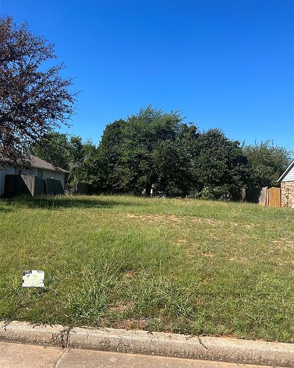 2nd image of 1513 Patricia Dr #18