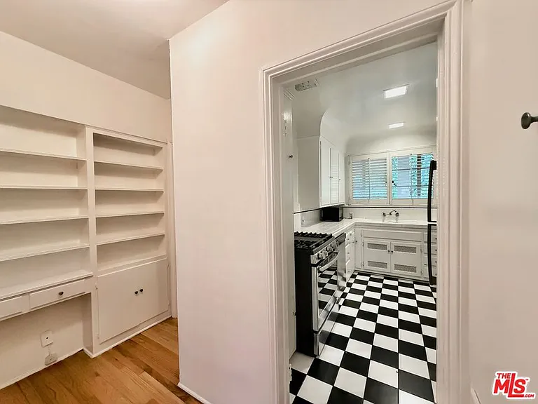 8472 1/2 Fountain Ave — Photo 14