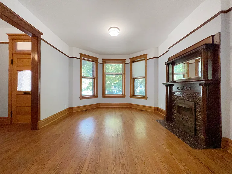 3726 N Lakewood Ave #1F — Photo 3