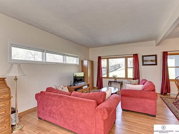 4th image of 408 Dennis Dr