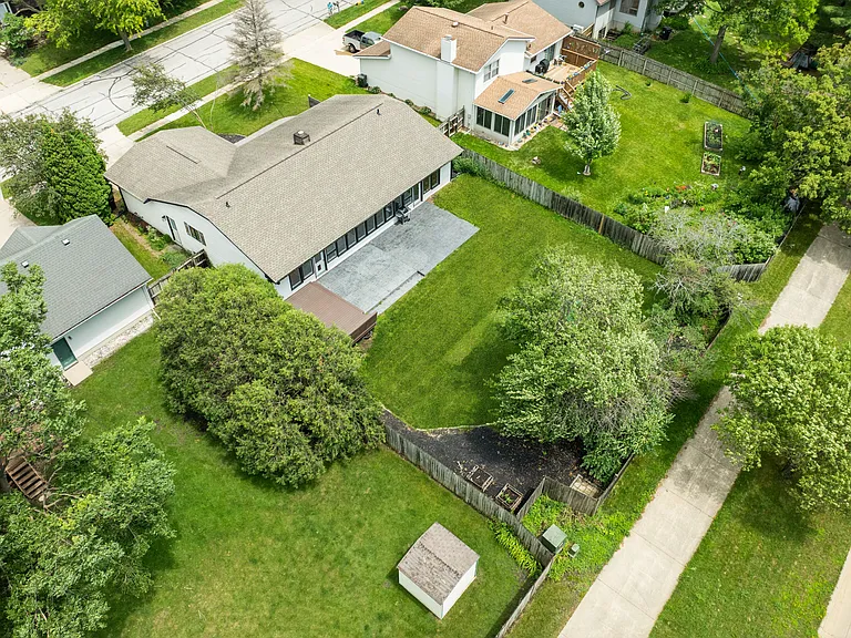 2310 Yorkshire Dr — Photo 20