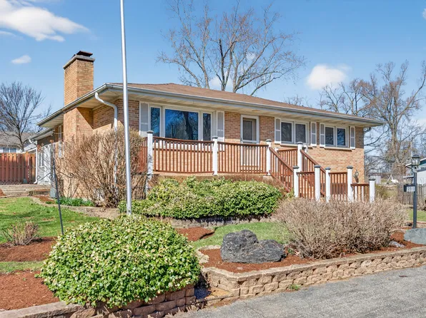 3911 Eastway Dr, Island Lake, IL 60042