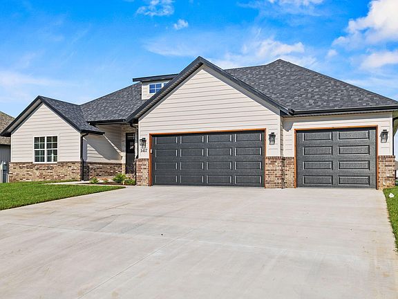 3rd image of 1417 N Collins Drive