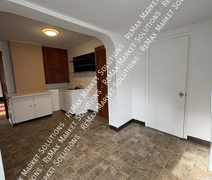 541 Park Ave — Photo 10